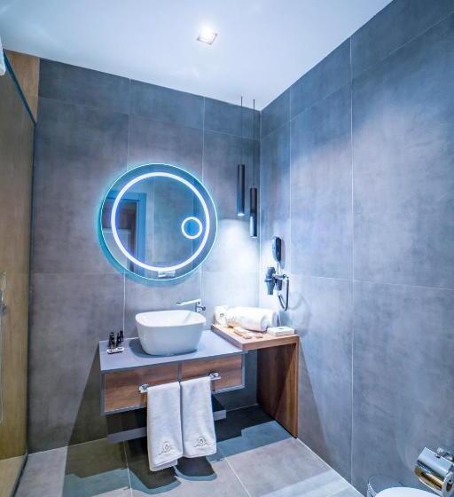 Suite Cama King, Aksular