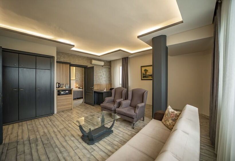 Suite Deluxe Vista Mar, Aksular
