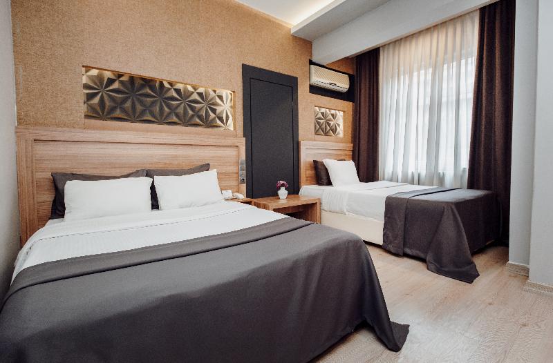 Quarto Triplo Standart, Aksular