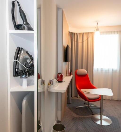 اتاق استاندارد برای معلولان, Holiday Inn Express Paris   Velizy, An Ihg