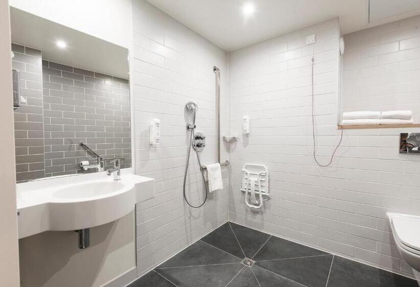اتاق استاندارد برای معلولان, Holiday Inn Express Paris   Velizy, An Ihg