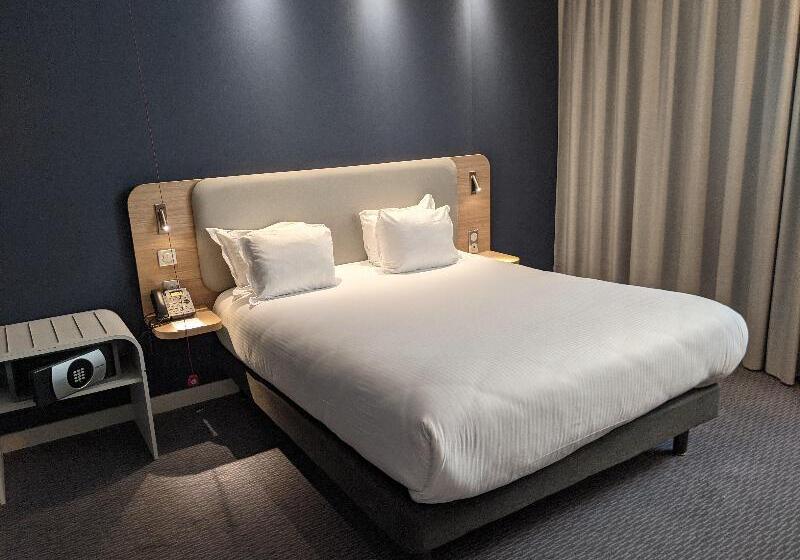 اتاق استاندارد برای معلولان, Holiday Inn Express Paris   Velizy, An Ihg