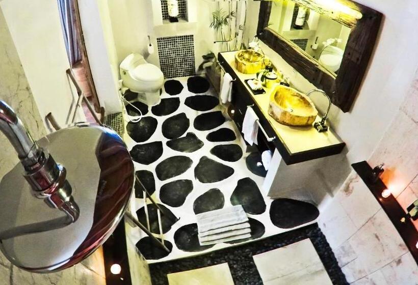 اتاق سه نفره دلوکس با چشم‌انداز استخر, Kaleydo Villas