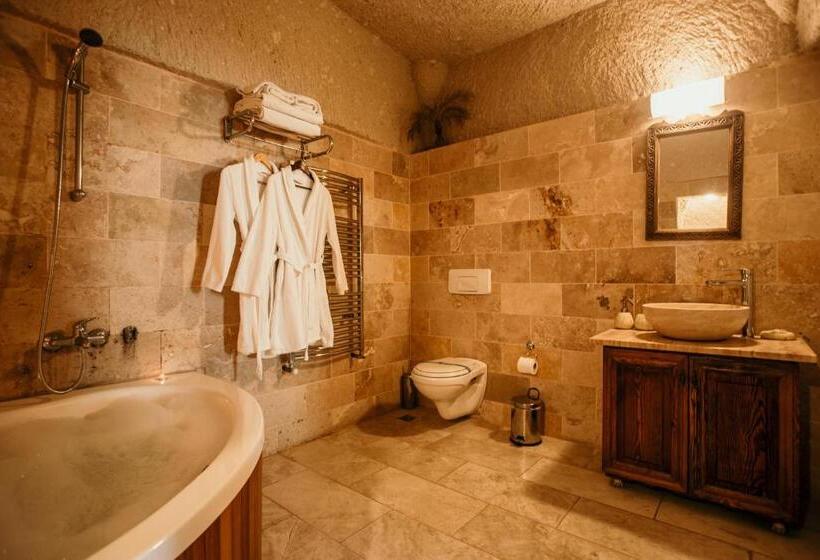 ジュニアスイート, Village Cave House