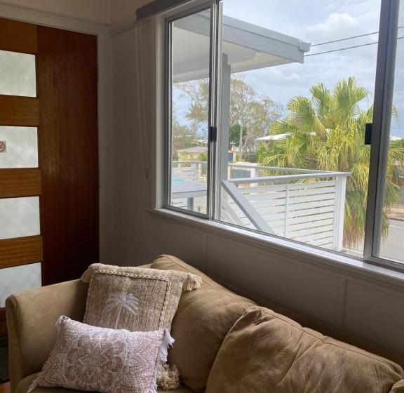 패밀리 방갈로, Beachmere Palms Motel