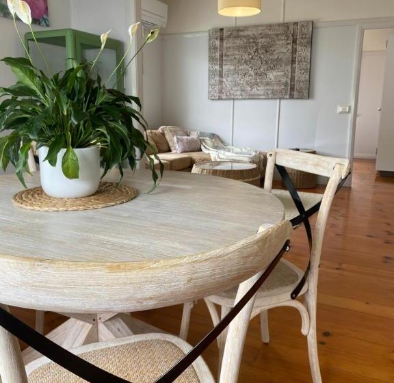 패밀리 방갈로, Beachmere Palms Motel
