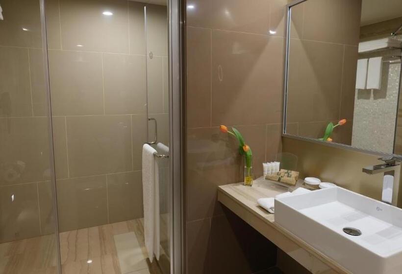 سوییت جونیور, Holiday Inn Kuwait Al Thuraya City, An Ihg