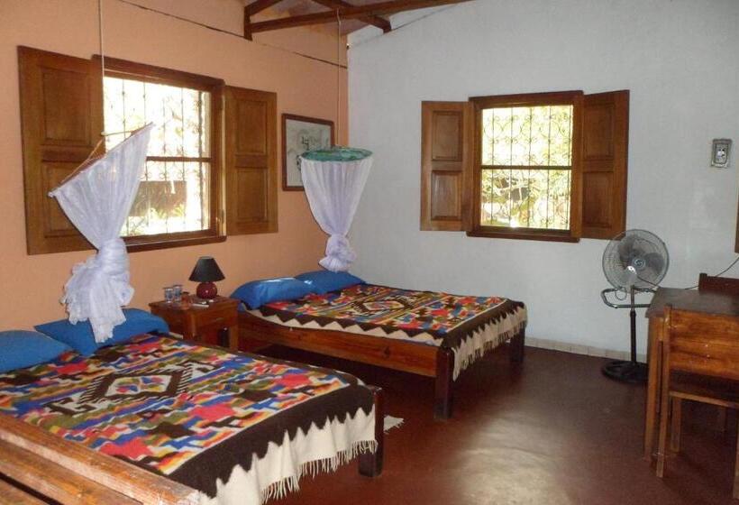 اتاق لوکس با چشم‌انداز باغ, Finca Ixobel