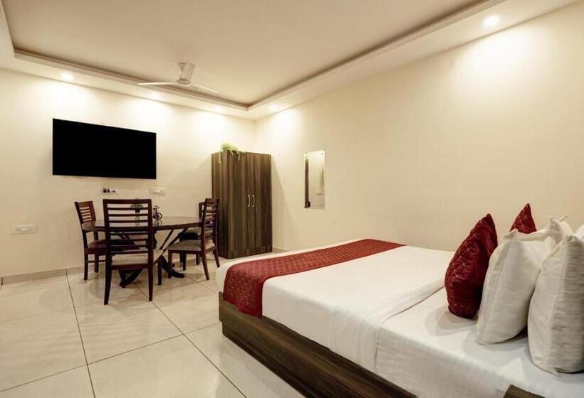 اتاق خانوادگی, Royal Marina Near Igi Airport Delhi