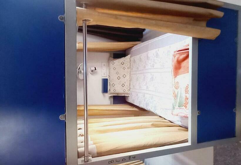 Кровать в Общей Комнате, Taj Backpackers Hostel