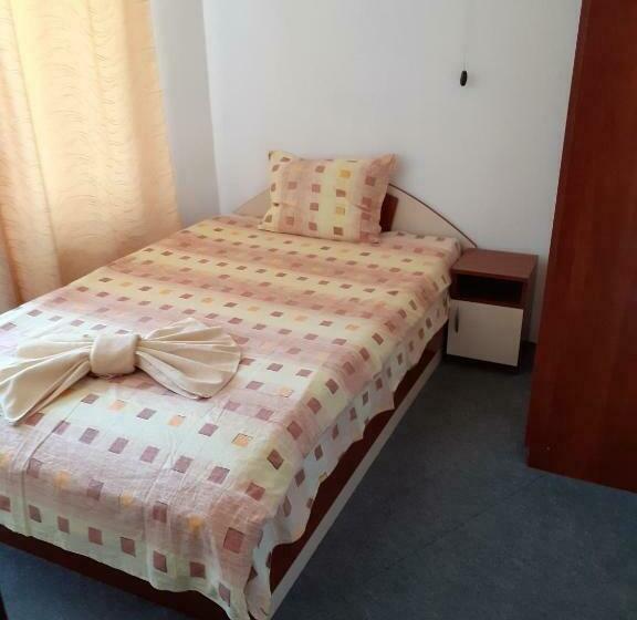 Номер Стандарт Индивидуальный с Балконом, Guest House Kostovi