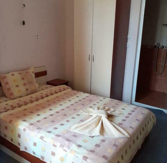 Номер Стандарт Индивидуальный с Балконом, Guest House Kostovi