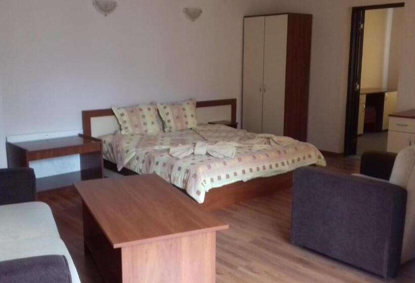 Семейное Студио, Guest House Kostovi