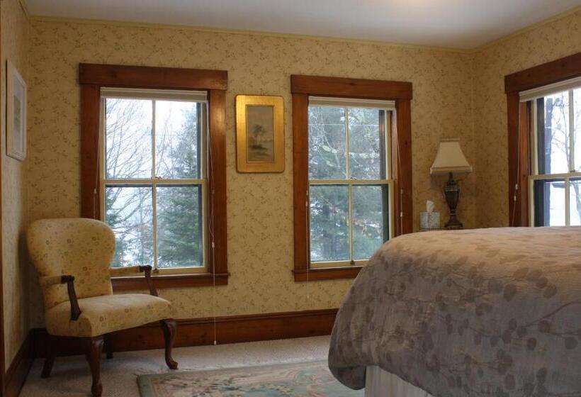 Номер Стандарт, Follansbee Inn