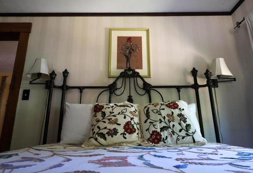 Номер Стандарт, Follansbee Inn