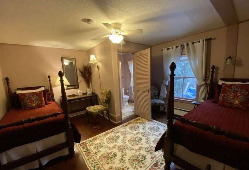 Номер Стандарт, Follansbee Inn