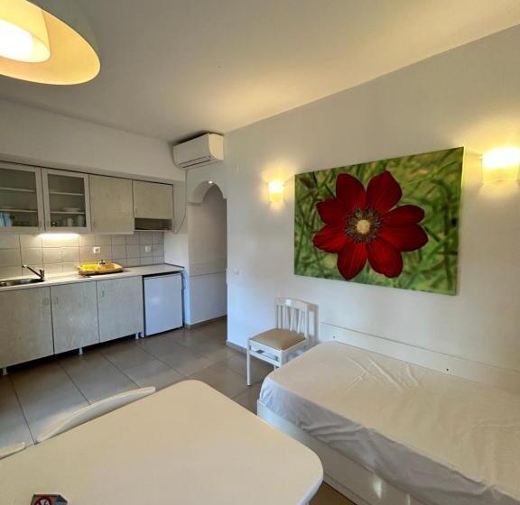 Апартаменты 2 Спальни, Elia Apartments