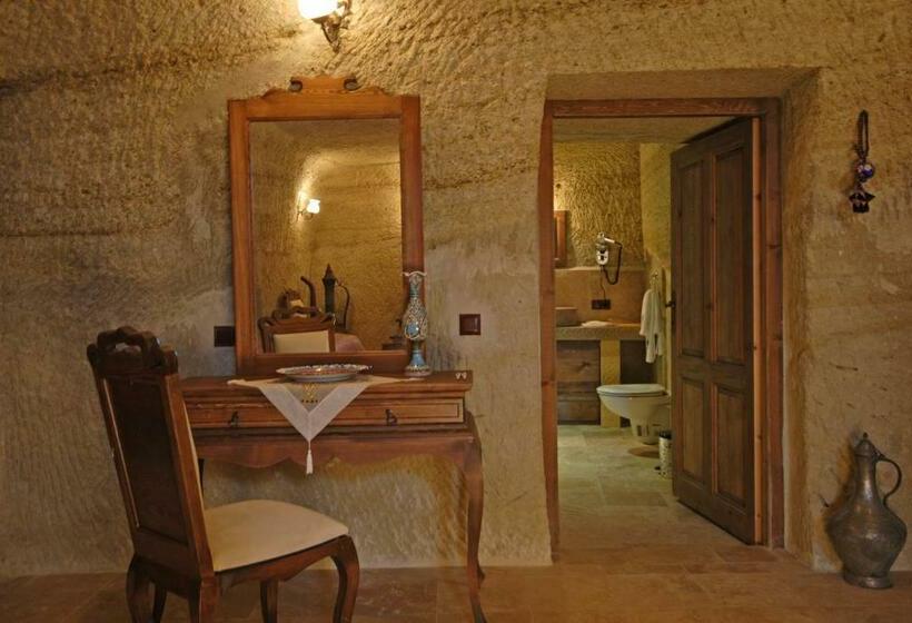 سوییت لوکس, Phocas Cave Suites