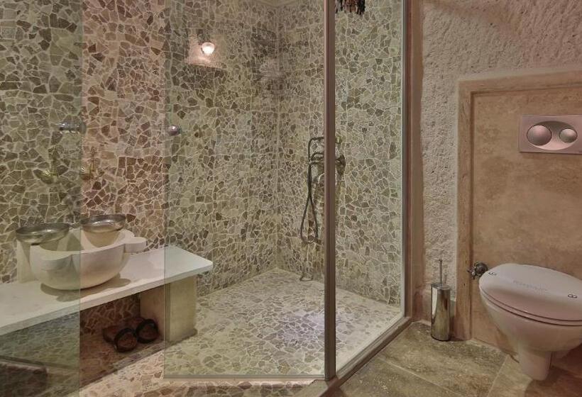 سوییت سوپریور, Phocas Cave Suites