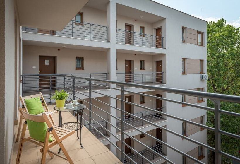 Апартаменты Deluxe 2 Спальни, Maple Tree Budget Apartments