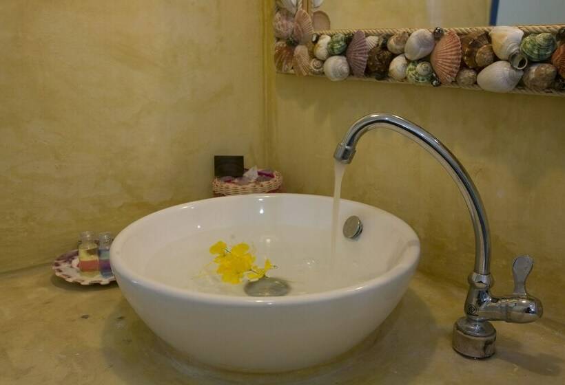 Lakosztály, Anavilla Tangke Resort