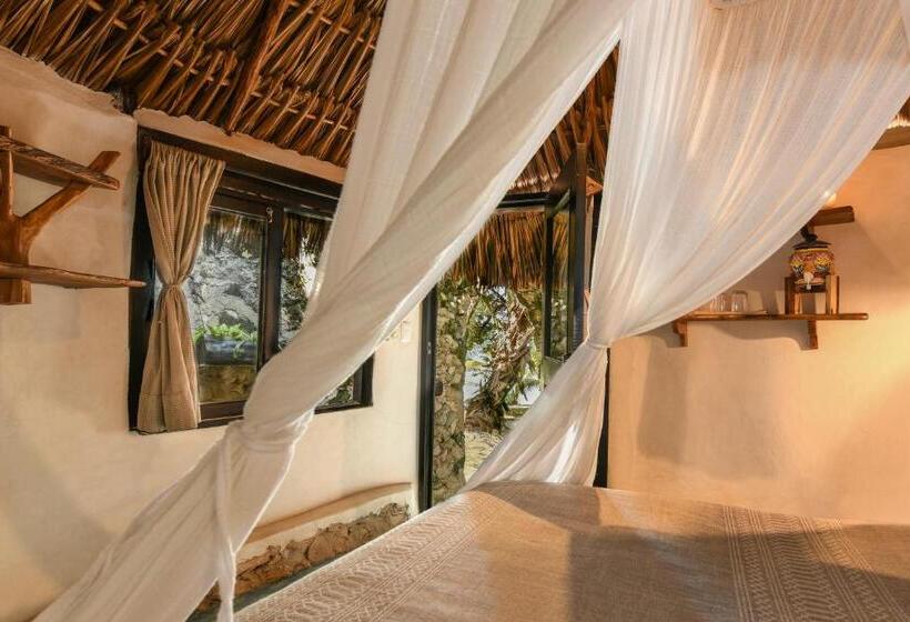 バンガロー・エコノミー, Diamante K   Inside Tulum National Park