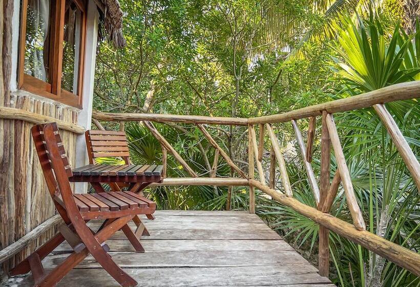 バンガロー・エコノミー, Diamante K   Inside Tulum National Park