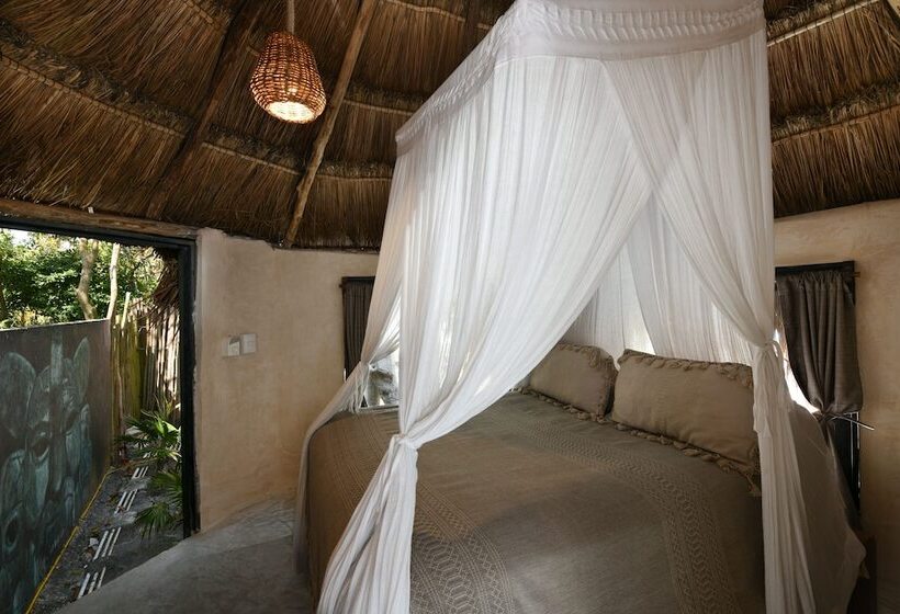 バンガロー・エコノミー, Diamante K   Inside Tulum National Park