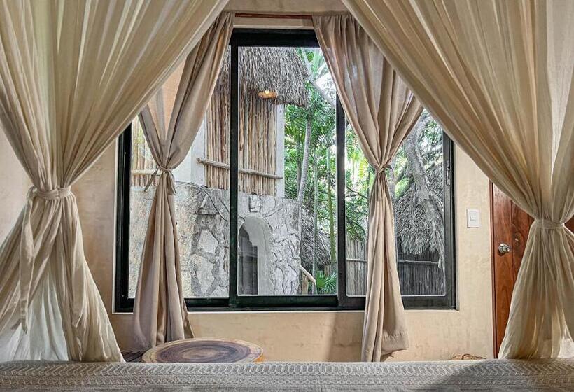 スタンダードバンガロー, Diamante K   Inside Tulum National Park