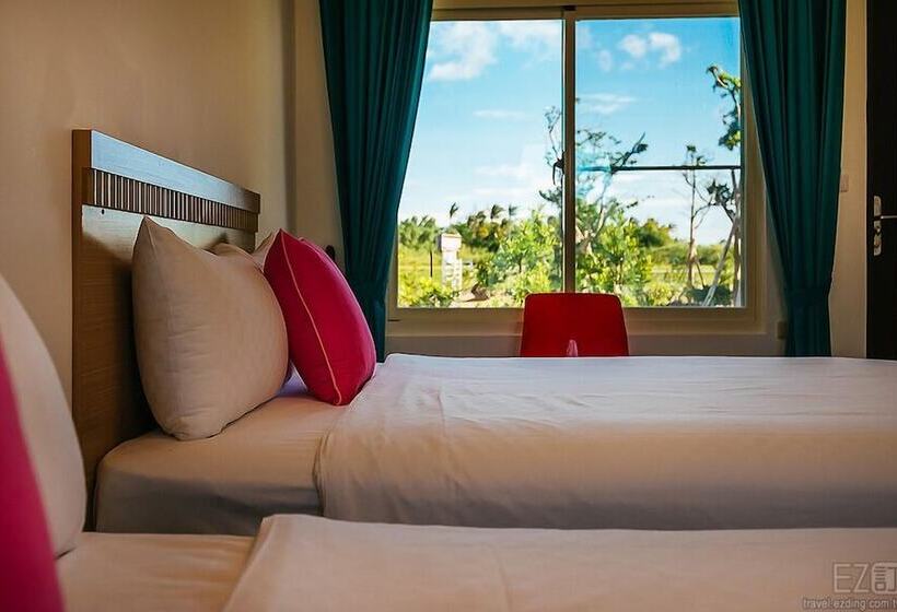 اتاق استاندارد چهار تخته, Otousann B&b