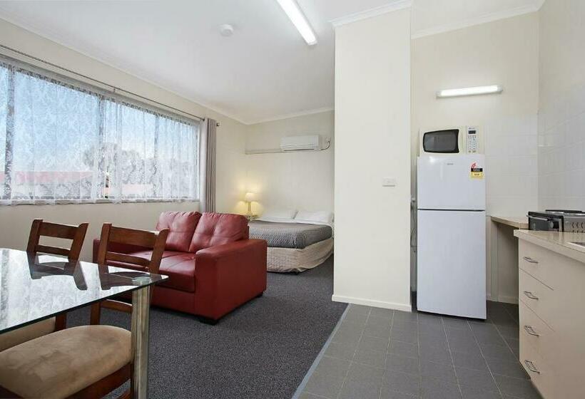 스탠다드 스튜디오, Warrnambool Motel And Holiday Park