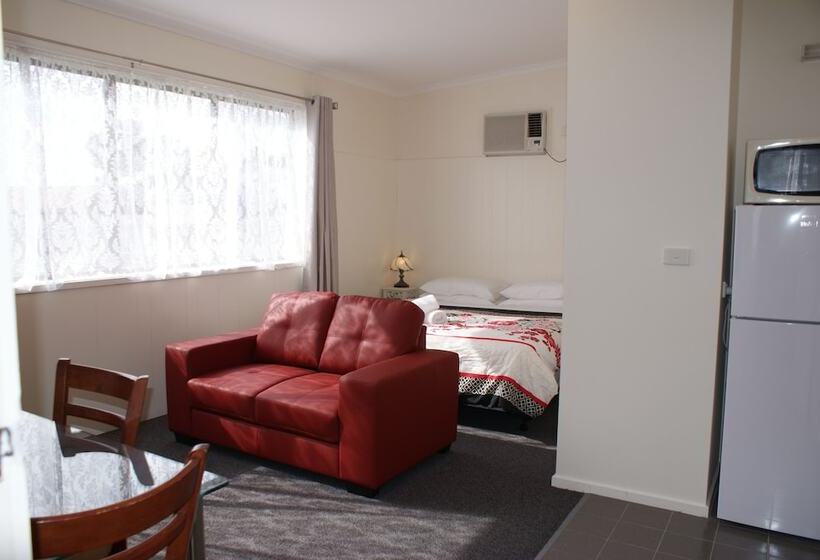 스탠다드 스튜디오, Warrnambool Motel And Holiday Park