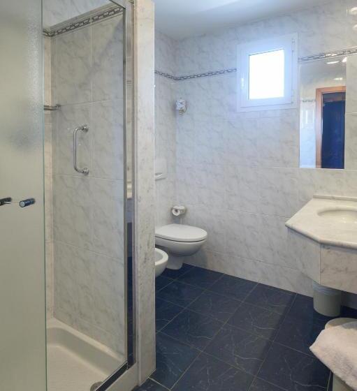 Quarto Superior Quádruplo, Atilius & Suites