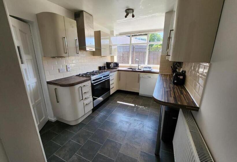 חדר סטנדרט, Solihull Shared House