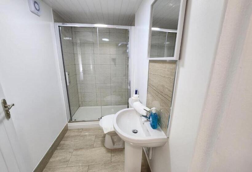 חדר סטנדרט נוף לגינה, Solihull Shared House