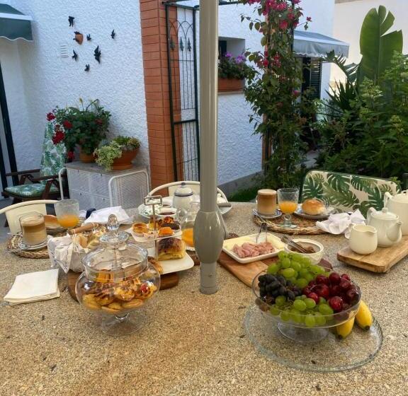 اتاق استاندارد, Flowers & Faces Guesthouse