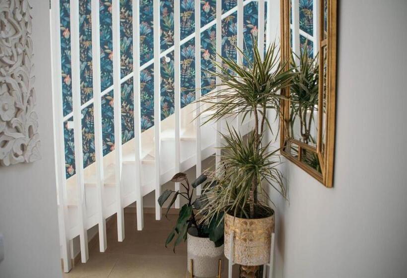 اتاق استاندارد, Flowers & Faces Guesthouse