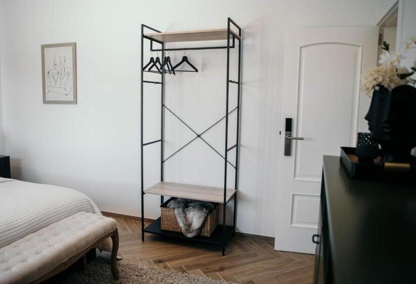 اتاق استاندارد, Flowers & Faces Guesthouse