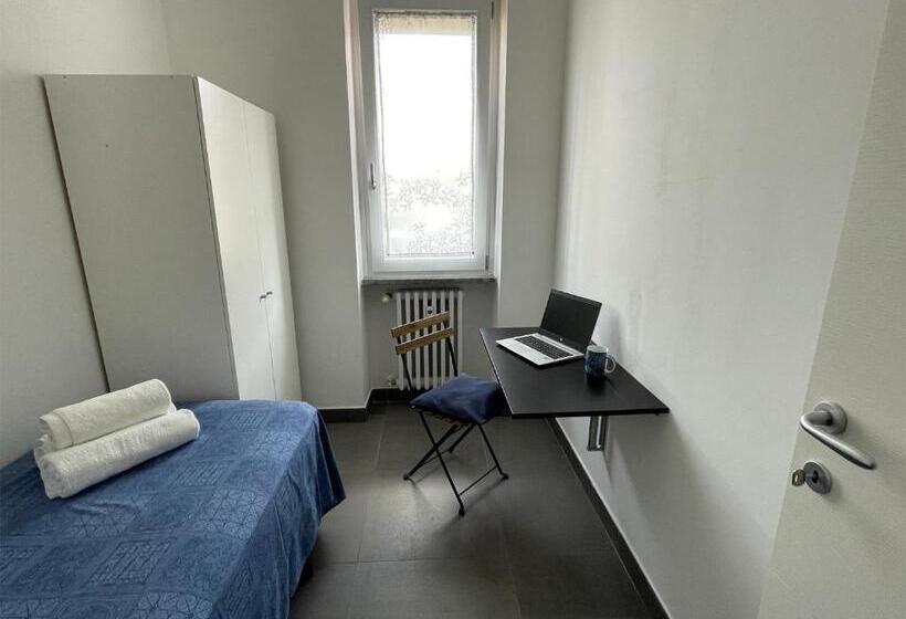 اتاق استاندارد یک تخته با سرویس بهداشتی مشترک, Silvia & Simone S House