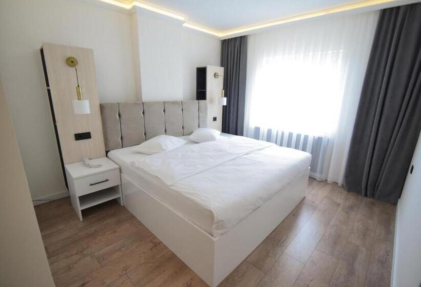 סוויטה, Golden Life Suite