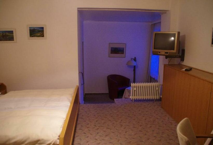 Номер Стандарт, Herrenrest