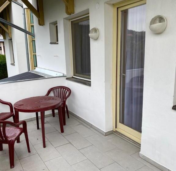 Standard Triple Room with Terrace, Global Apartmanház