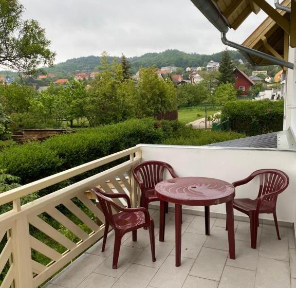 Standard Triple Room with Terrace, Global Apartmanház
