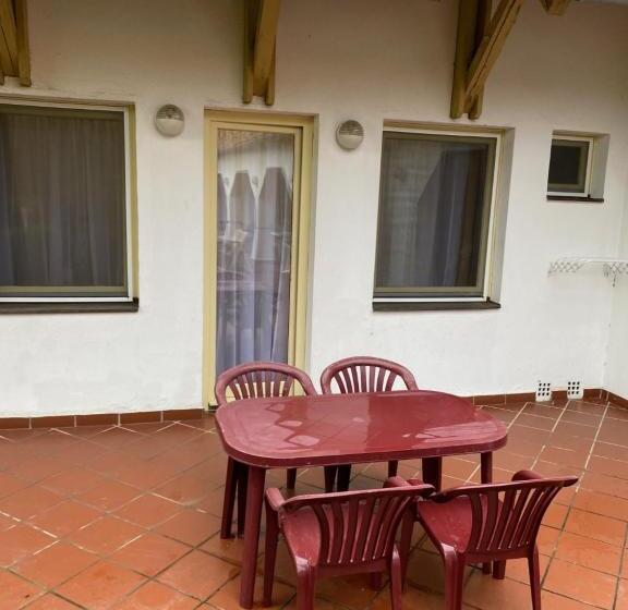 Standard Triple Room with Terrace, Global Apartmanház