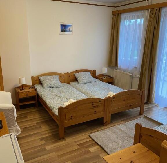 Standard Triple Room with Terrace, Global Apartmanház