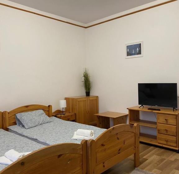 Standard Triple Room with Terrace, Global Apartmanház