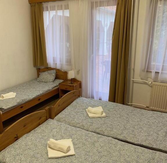 Standard Triple Room with Terrace, Global Apartmanház