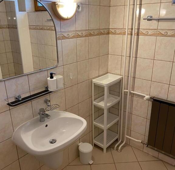 اتاق استاندارد چهار تخته, Global Apartmanház