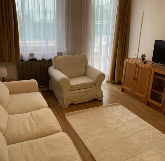 اتاق استاندارد چهار تخته, Global Apartmanház