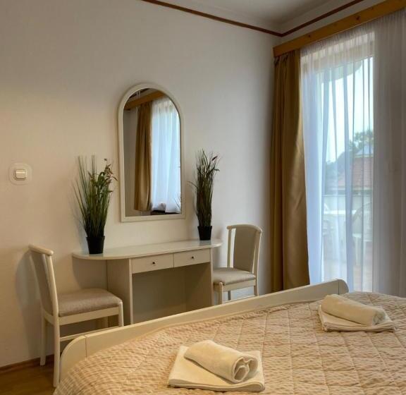 اتاق استاندارد چهار تخته, Global Apartmanház